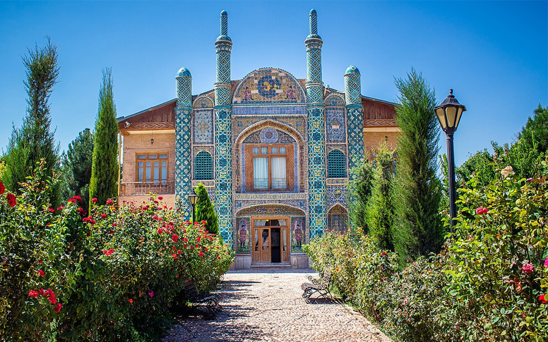Mofakham Mirror House