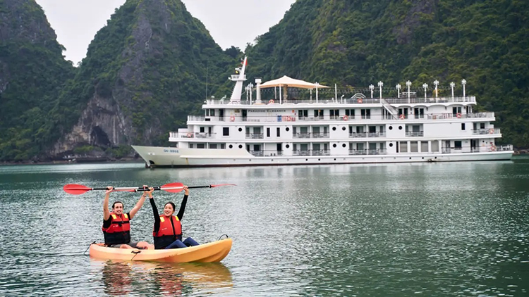 kayaking-halong-bay